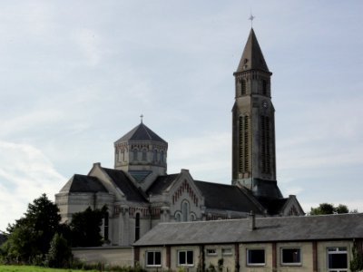 Fauville-en-Caux (Seine-Mar.) église extérieur (02)