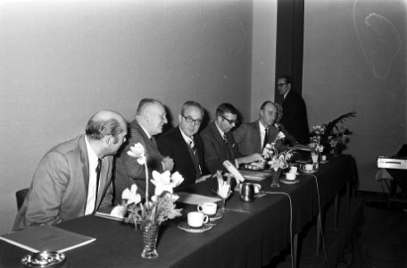 FBO-bestuur v.l.n.r. Nijland, Hildebrink, Van Vloten, Hogewoning, Van Zandvliet…, Bestanddeelnr 924-3762