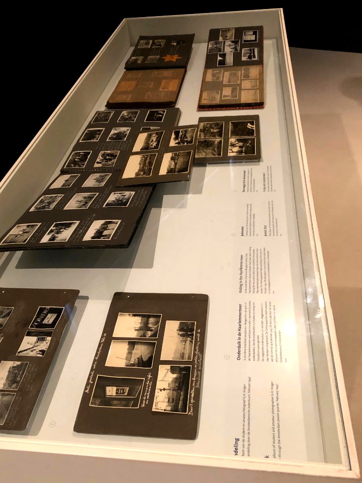 Exhibition The persecution of the Jews in photographs - albums 2