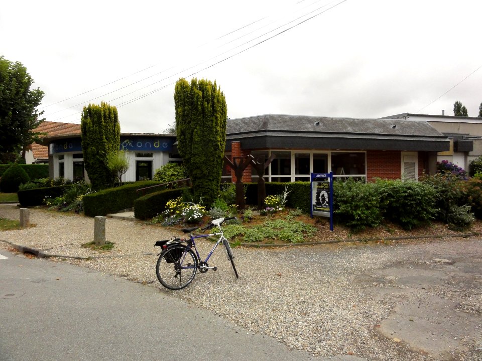 Fauville-en-Caux (Seine-Mar.) salle culturelle La Rotonde (01)
