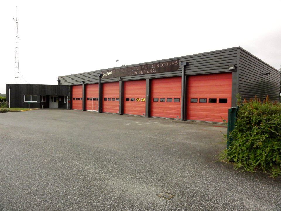Fauville-en-Caux (Seine-Mar.) bâtiment sapeurs-pompiers (01)