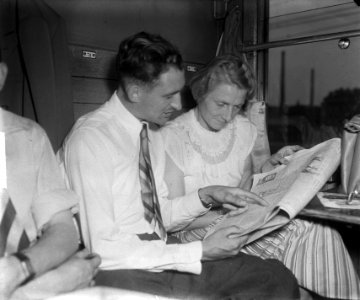 Fanny Blankers-Koen en Wim Slijkhuis terug van Europese kampioenschappen te Brus, Bestanddeelnr 904-1574