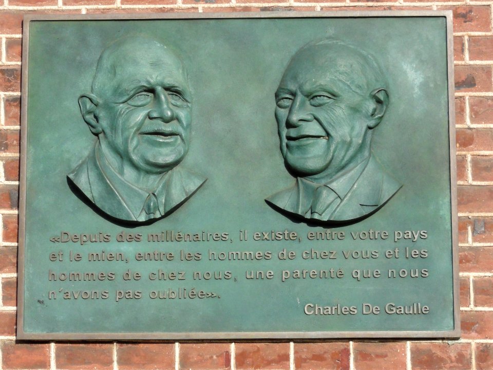 Fauville-en-Caux (Seine-Mar.) plaque Charles de Gaulle à la mairie