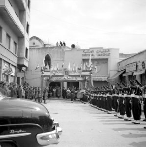 Fanfarekorps en erewacht bij een ontvagst bij de Pauselijke Nuntius in Beiroet, Bestanddeelnr 255-6276 photo