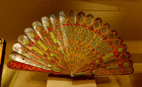 Fan with Hafiz poetic verses, Iran, Tehran, Qajar period, dated AH 1301, 1883-1884 AD, wood, painted, gilded, and lacquered, 90.2.65 - Metropolitan Museum of Art - New York City - DSC07311