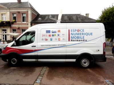 Fauville-en-Caux (Seine-Mar.) camionnette espace numerique mobile Normandie (01)
