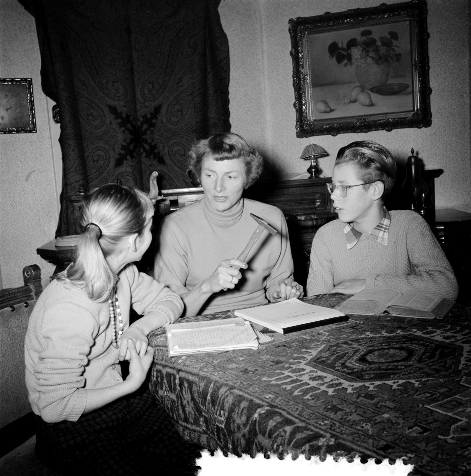 Fanny Blankers-Koen , voorzitster van atletiekvereniging Sagitta Amsterdam, met , Bestanddeelnr 907-5484