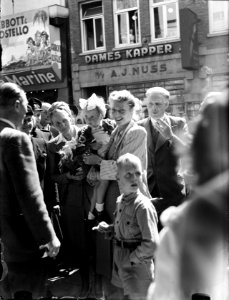 Fanny Blankers-Koen in de Cineac te Amsterdam, Bestanddeelnr 902-9166