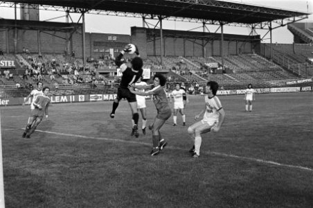 FC Amsterdam tegen Maccabi Jaffa Intertoto , Wetzel valt de keeper aan, Bestanddeelnr 929-2877