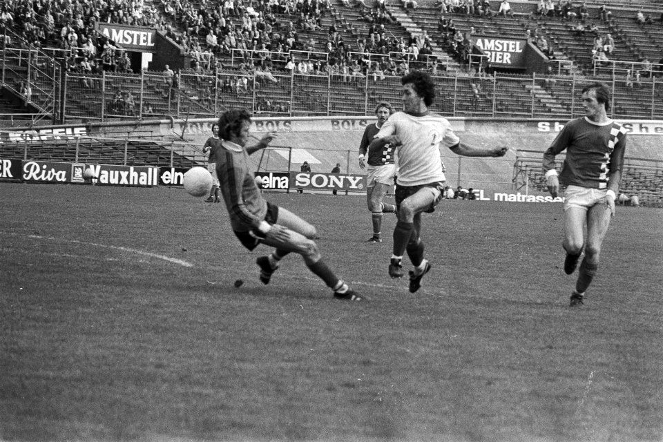 FC Amsterdam tegen MVV 8-3, Andre Wetzel scoort 7e doelpunt, Bestanddeelnr 929-1779