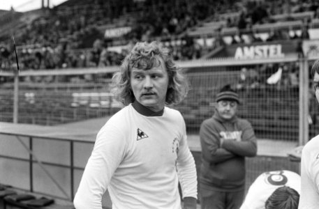 FC Amsterdam tegen Ajax 1-3, beker nieuwe Amsterdam aanwinst Bjarne Petersen, Bestanddeelnr 928-3139
