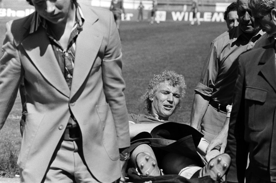 FC Amsterdam tegen AZ 1967 0-0, spelmomenten en (blessure ), Bestanddeelnr 928-6293