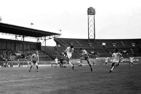 FC Amsterdam tegen Fortuna 1-1, spelmoment vlnr Van Maurik , Seegers en Van , Bestanddeelnr 929-9251