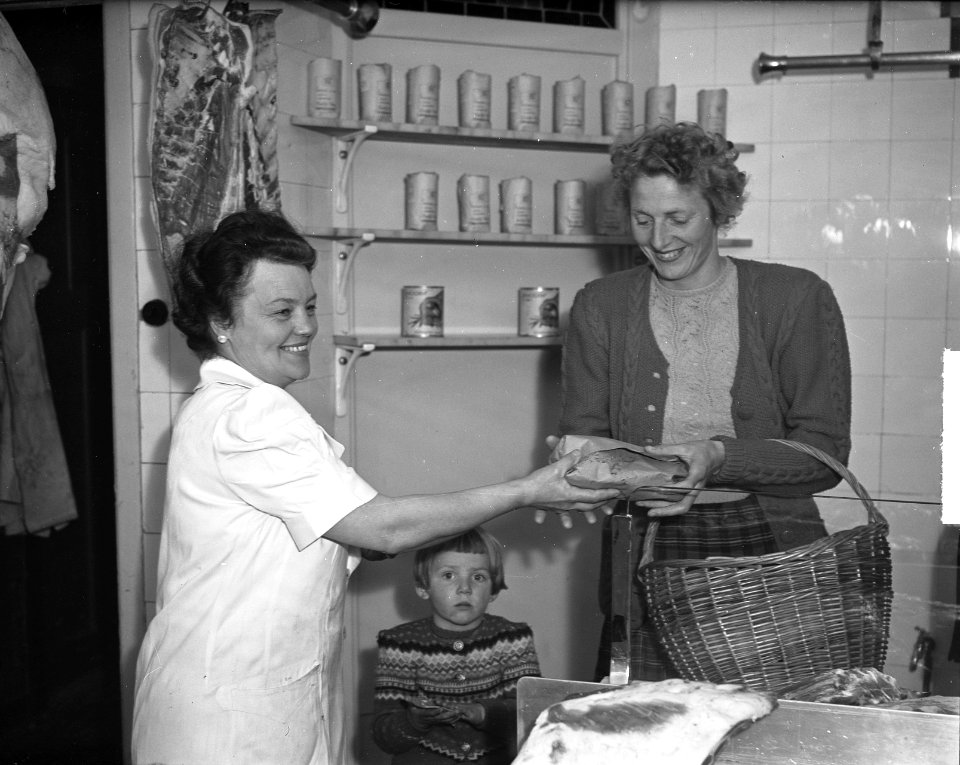 Fanny Blankers-Koen naar Amerika (bij de slager), Bestanddeelnr 903-3766