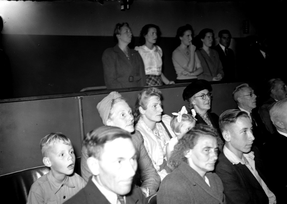 Fanny Blankers-Koen in de Cineac te Amsterdam, Bestanddeelnr 902-9165