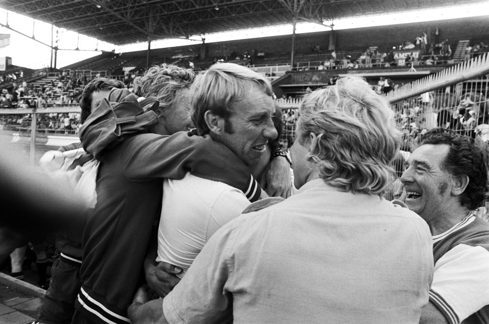 FC Amsterdam tegen AZ 1967 0-0, vrolijke P van de Meent (trainer), Bestanddeelnr 928-6290
