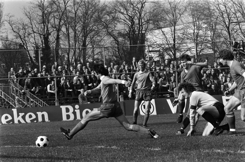 FC Amsterdam tegen FC Utrecht 2-0 Veenendaal scoort langs Henriksen, Kote (midd, Bestanddeelnr 928-5280
