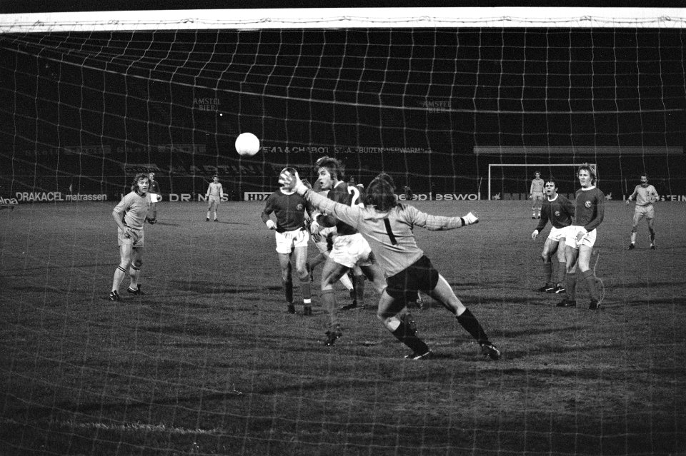 FC Amsterdam tegen Fortuna Dusseldorf (UEFA Cup) Theo Husers (onzichtbaar) scoo, Bestanddeelnr 927-6123