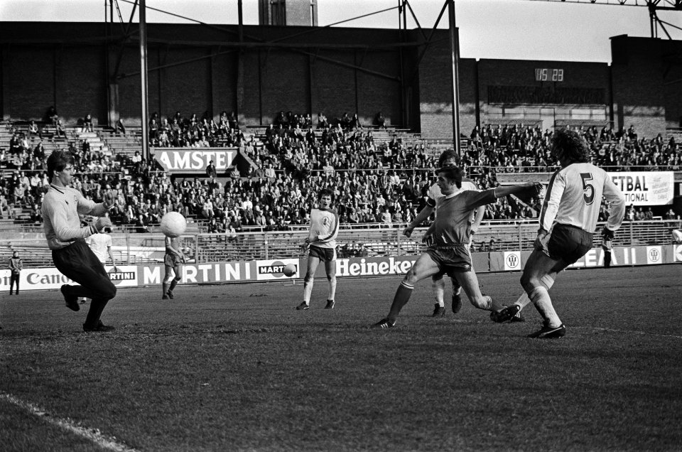 FC Amsterdam tegen PSV -07, Gerry Deijkers scoort 5e doelpunt, links doelman Rav, Bestanddeelnr 929-5923