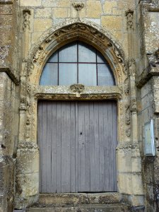 Faux (Ardennes) Église, portail sculpté