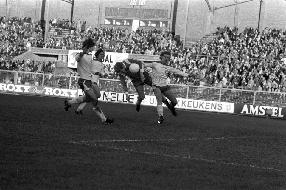 FC Amsterdam tegen Feyenoord 1-2, Nico Jansen (Feyenoord) in duel, Bestanddeelnr 929-4585
