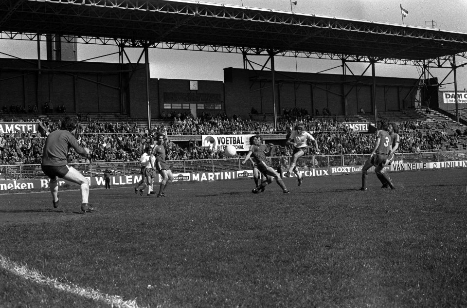 FC Amsterdam tegen NAC 2-2, Husers scoort (1) links Daan Schrijvers, Bestanddeelnr 927-1268