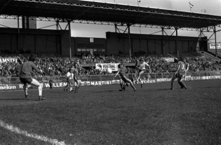 FC Amsterdam tegen NAC 2-2, Husers scoort (1) links Daan Schrijvers, Bestanddeelnr 927-1268