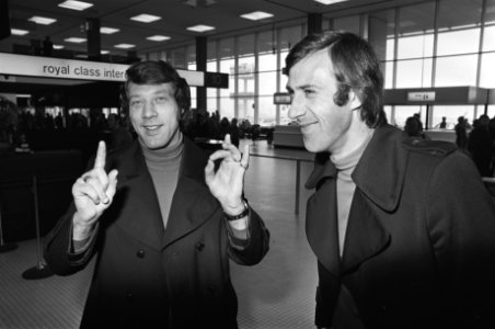FC Den Haag vanaf Schiphol naar Londen i.v.m. wedstrijd tegen West Ham United , Bestanddeelnr 928-4688