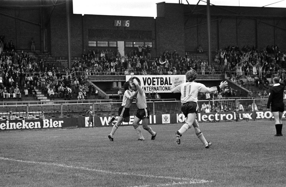 FC Amsterdam tegen NEC 0-3, nr 25 Hans Posthumus brengt stand op 2-0, nr 26 Ha, Bestanddeelnr 929-3232