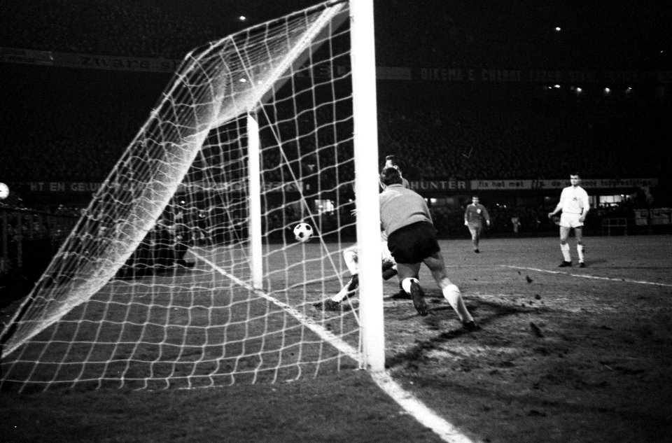 FC Koln tegen Liverpool 2-2, in Feyenoordstadion, spelmomenten, Bestanddeelnr 917-5712