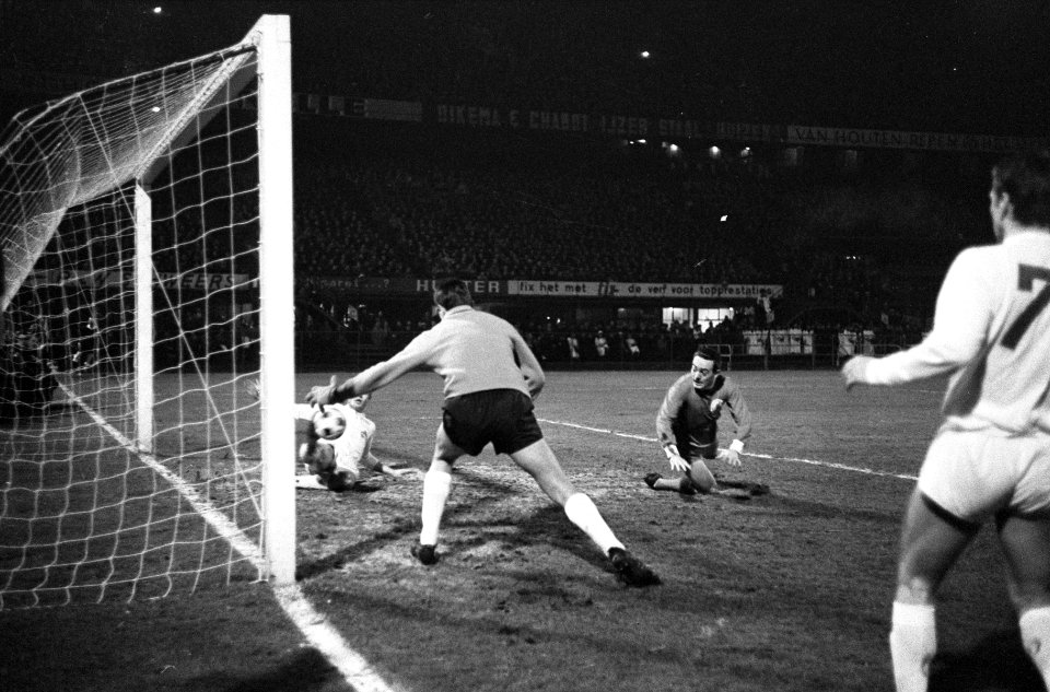 FC Koln tegen Liverpool 2-2, in Feyenoordstadion, Liverpool scoort eerste doelpu, Bestanddeelnr 917-5703