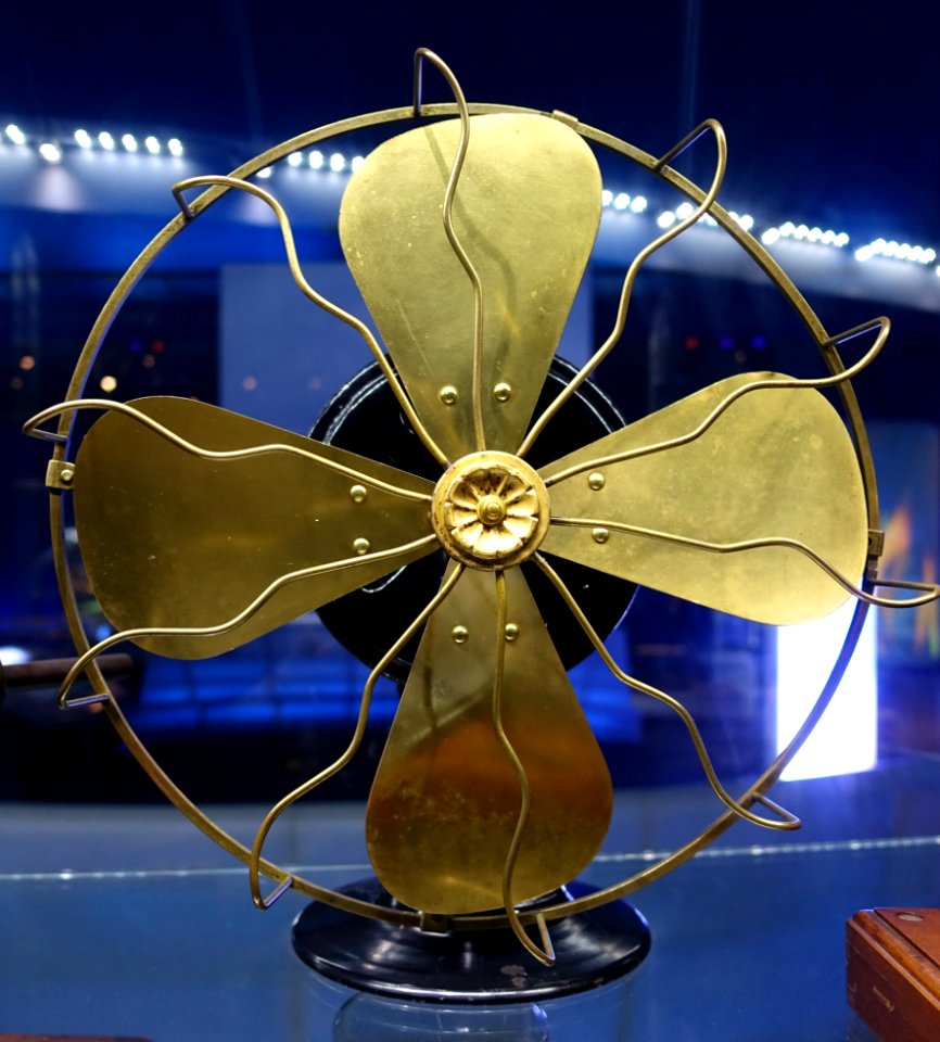 Fan with Tesla induction motor, 1892-1896 - Museum of Science and Industry (Chicago) - DSC06561