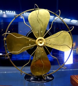 Fan with Tesla induction motor, 1892-1896 - Museum of Science and Industry (Chicago) - DSC06561
