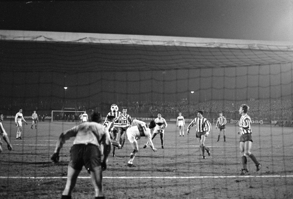 FC Koln-ADO 3-0, om Europacup II spelmomenten (aanval ADO), Bestanddeelnr 921-8934