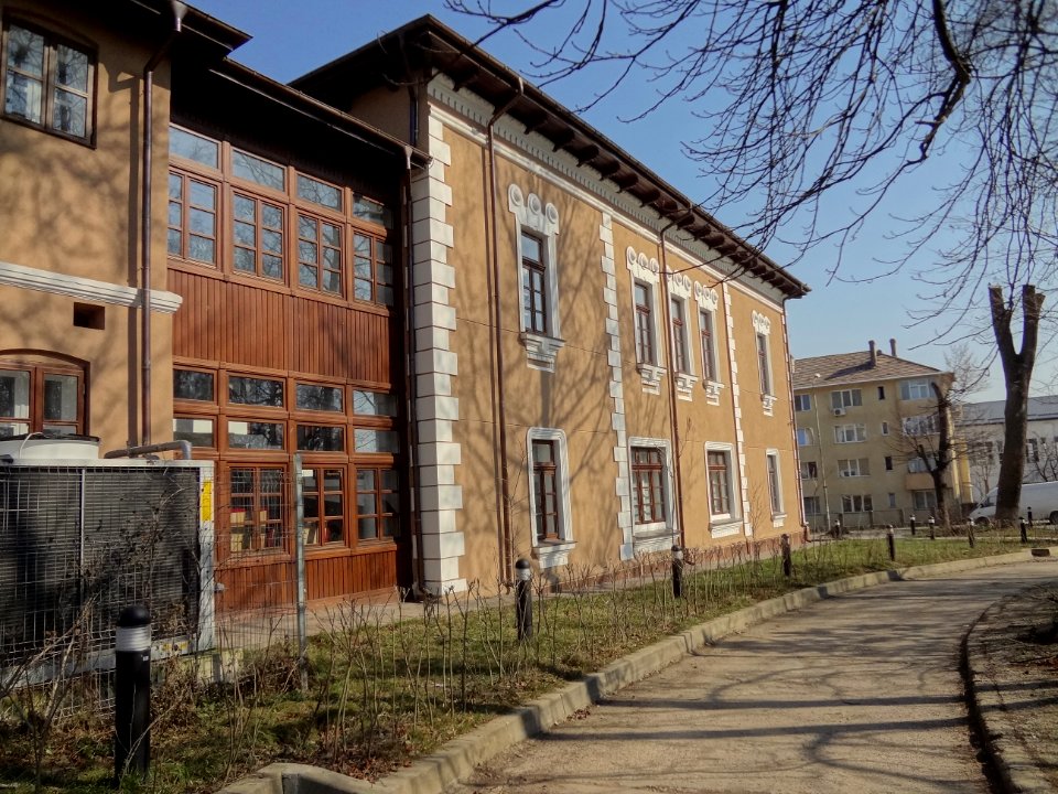 Falticeni musee d art facade 4