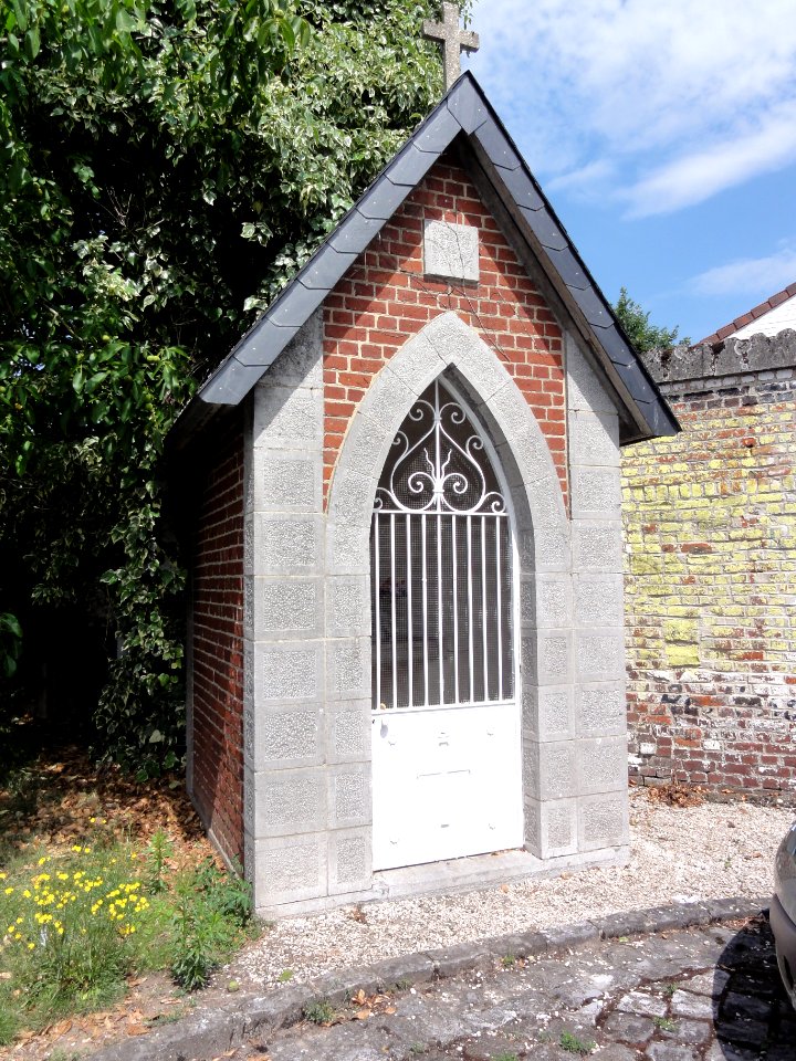 Famars (Nord,Fr) chapelle au bord d'un chemin