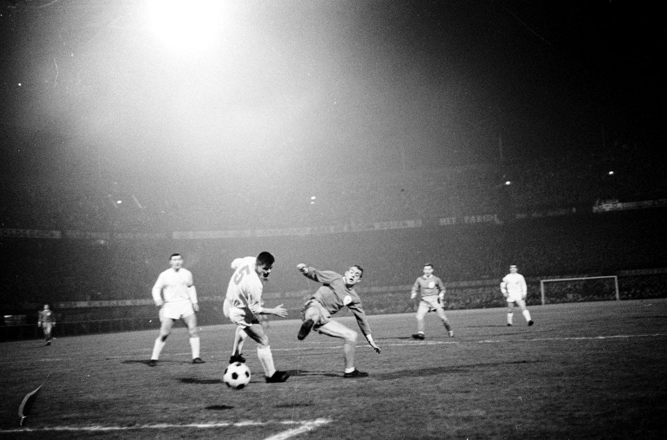 FC Koln tegen Liverpool 2-2, in Feyenoordstadion, aanval Liverpool, Bestanddeelnr 917-5702