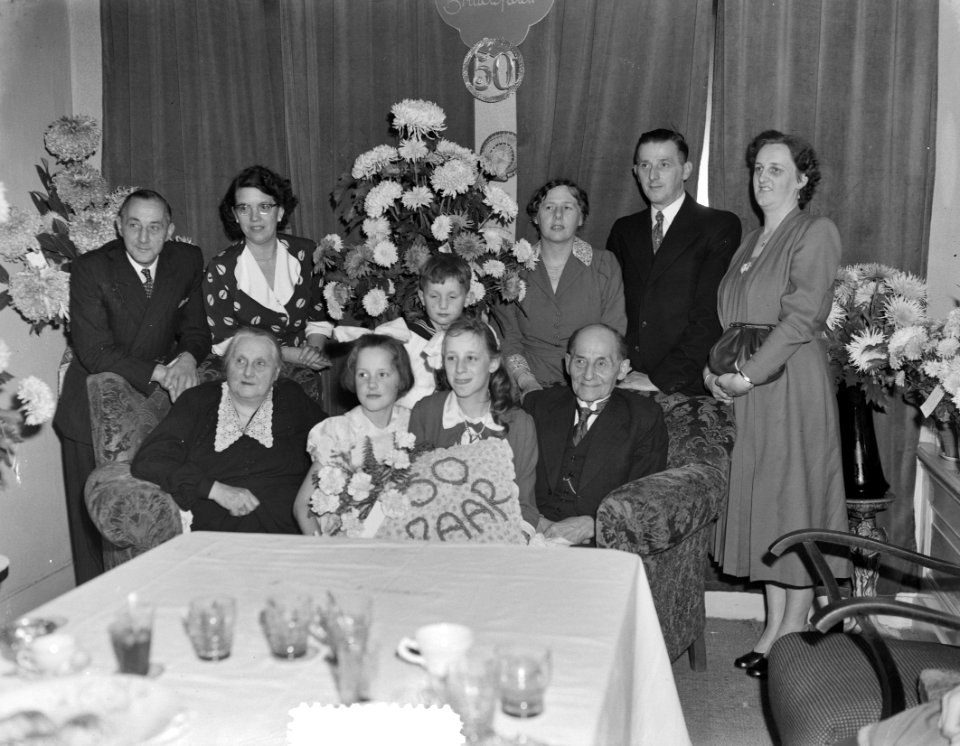 Familie de Graaff 50 jarig huwelijk Den Haag . Met familie, Bestanddeelnr 905-3885