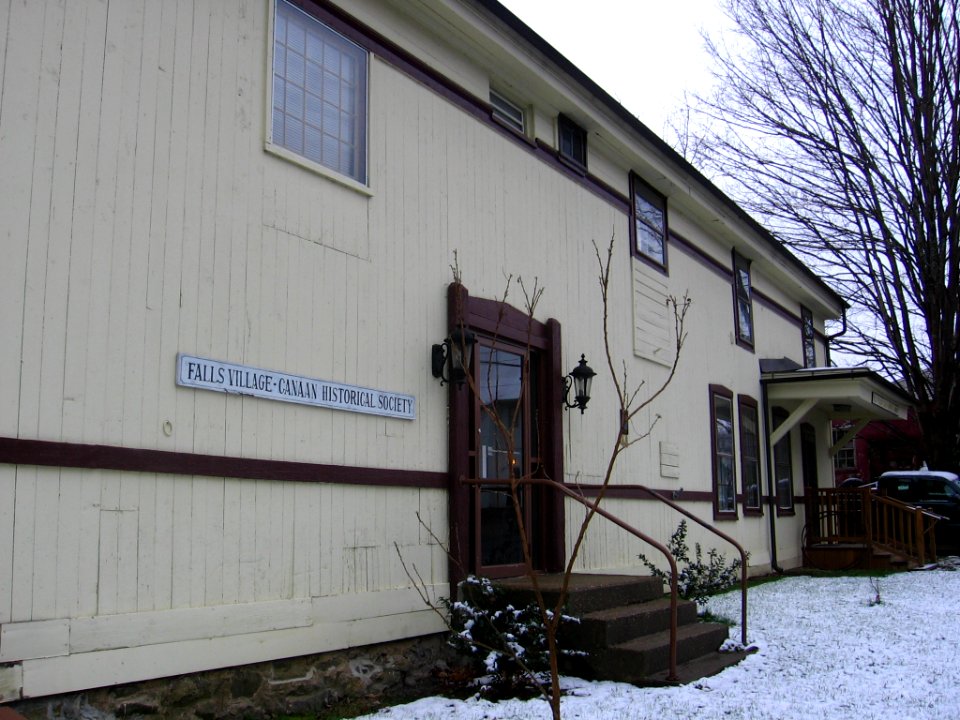 Falls Village station 090