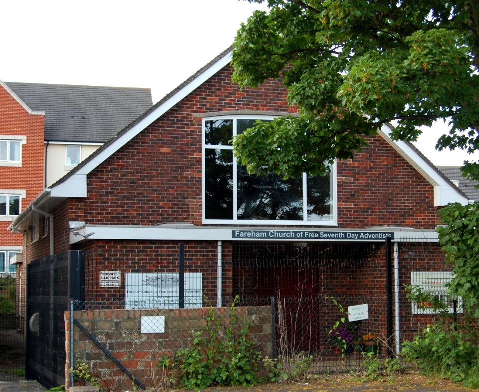 Fareham Free Seventh Day Adventist Church (former Gospel Hall), Malthouse Lane, Fareham (May 2019) (3)