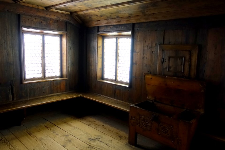 Farmhouse living room, probably from Toblach, South Tyrol, dated 1494 and 1516, Swiss stone pine, view 1 - Germanisches Nationalmuseum - Nuremberg, Germany - DSC03738
