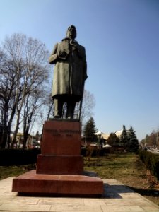 Falticeni statue mihail sadoveanu ursache