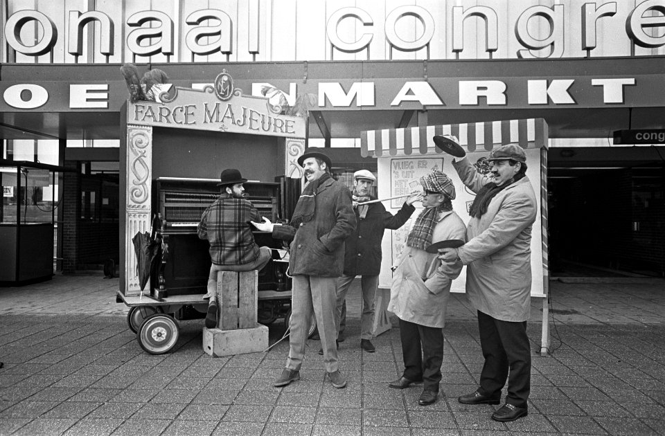 Farce Majeure bij de RAI Vlnr Henk van der Horst, Ted de Braak, Jan Filleke, Bestanddeelnr 921-7733