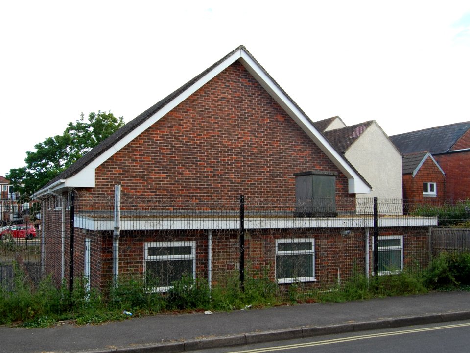 Fareham Free Seventh Day Adventist Church (former Gospel Hall), Malthouse Lane, Fareham (May 2019) (6)