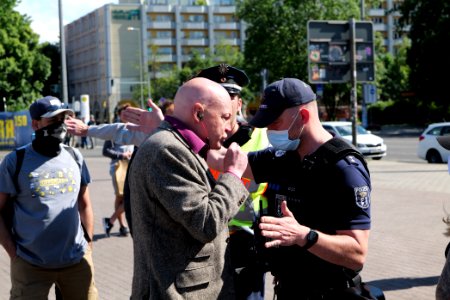 Far right media provoking antifascist RCC bicycle demonstration Berlin 2020-05-30 04