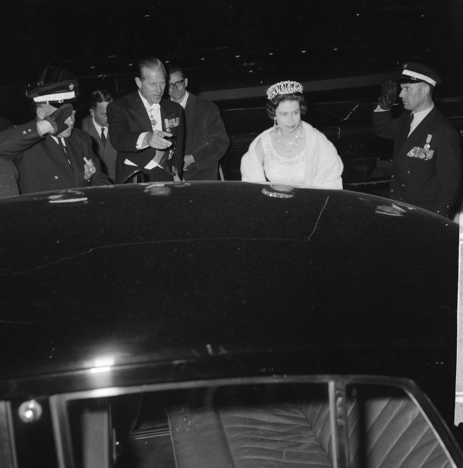 Farah Diba en echtgenote in de boot, Bestanddeelnr 913-8479