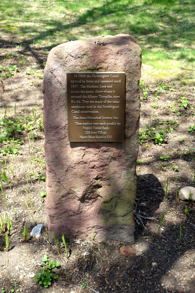 Farmington Canal Marker No. 1 - Avon, CT - DSC02205