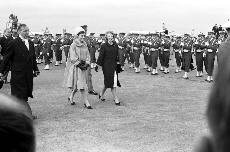 Farah Diba en prinses Beatrix, Bestanddeelnr 913-8394