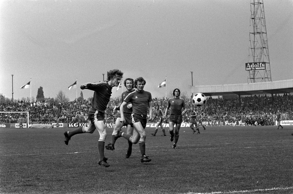 FC Twente tegen NAC 5-2, Kopbal Johan Zuidema, Bestanddeelnr 927-1542