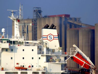 Faouet p4 at the Calland canal, Port of Rotterdam, Holland 03-Jun-2007